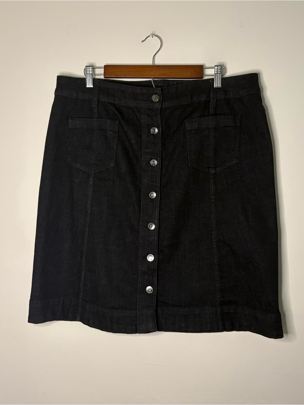 Chaps Black Denim Button Up Down Skirt Size 16 Stretch Jean Short Knee Length